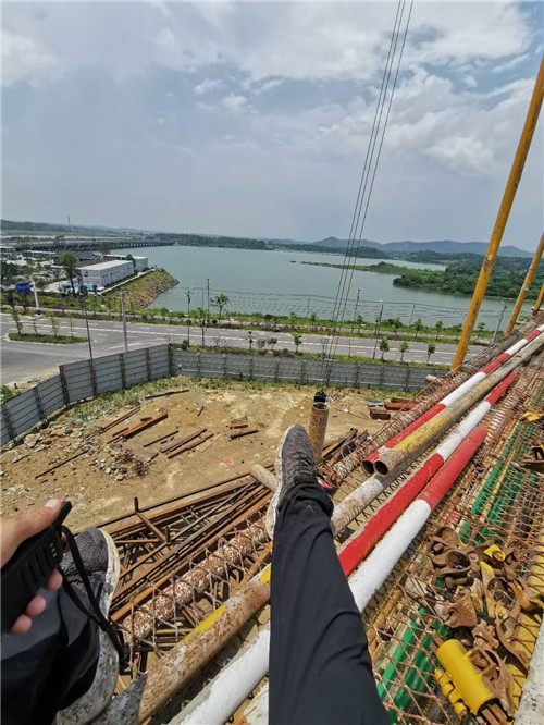 作业中发生设备损坏或人员意外，责任怎么划分？